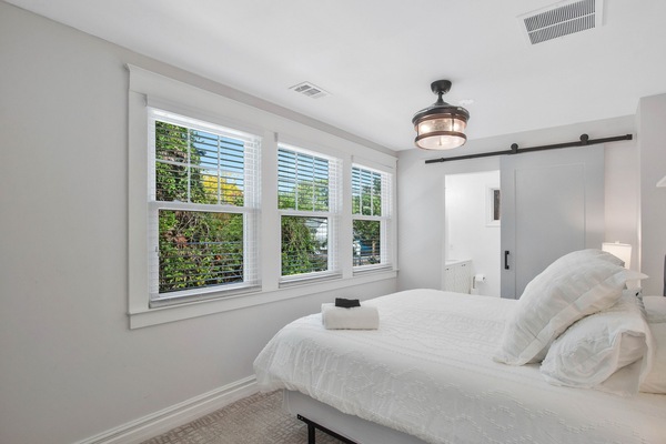 4 dormitoris, escriptori i planxa i posts de planxar