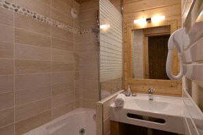 Jetted tub