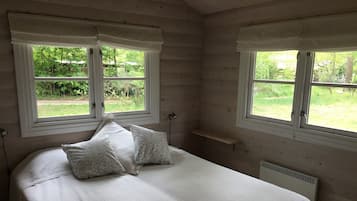 4 bedrooms, iron/ironing board, free WiFi