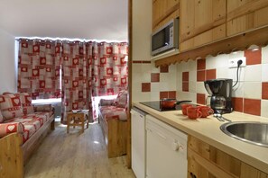 Fridge, oven, dishwasher