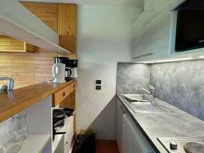 Frigorifero, microonde, forno, lavastoviglie