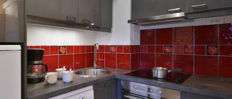 Kjøleskap, ovn og oppvaskmaskin