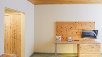 Basic Room | In-room safe, free WiFi, bed sheets