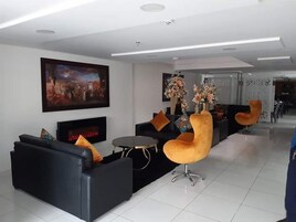 43-英寸智能电视（配备数码频道）、电视、Netflix