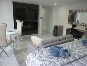 Quarto presidencial | Roupas de cama premium, edredons de pluma, individualmente mobiliados