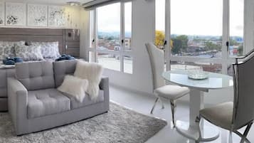 Presidential Room | Premium bedding, down duvets, individually furnished, desk