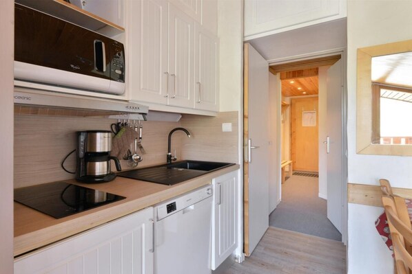 Refrigerador, microondas y lavavajillas 