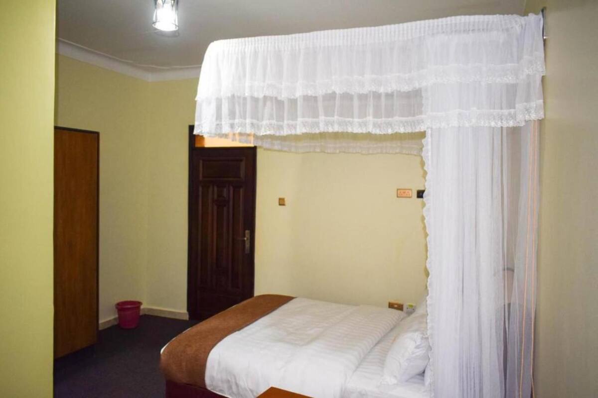 Deluxe-Doppelzimmer | Hochwertige Bettwaren, Betten mit Memory-Foam-Matratzen, Schreibtisch