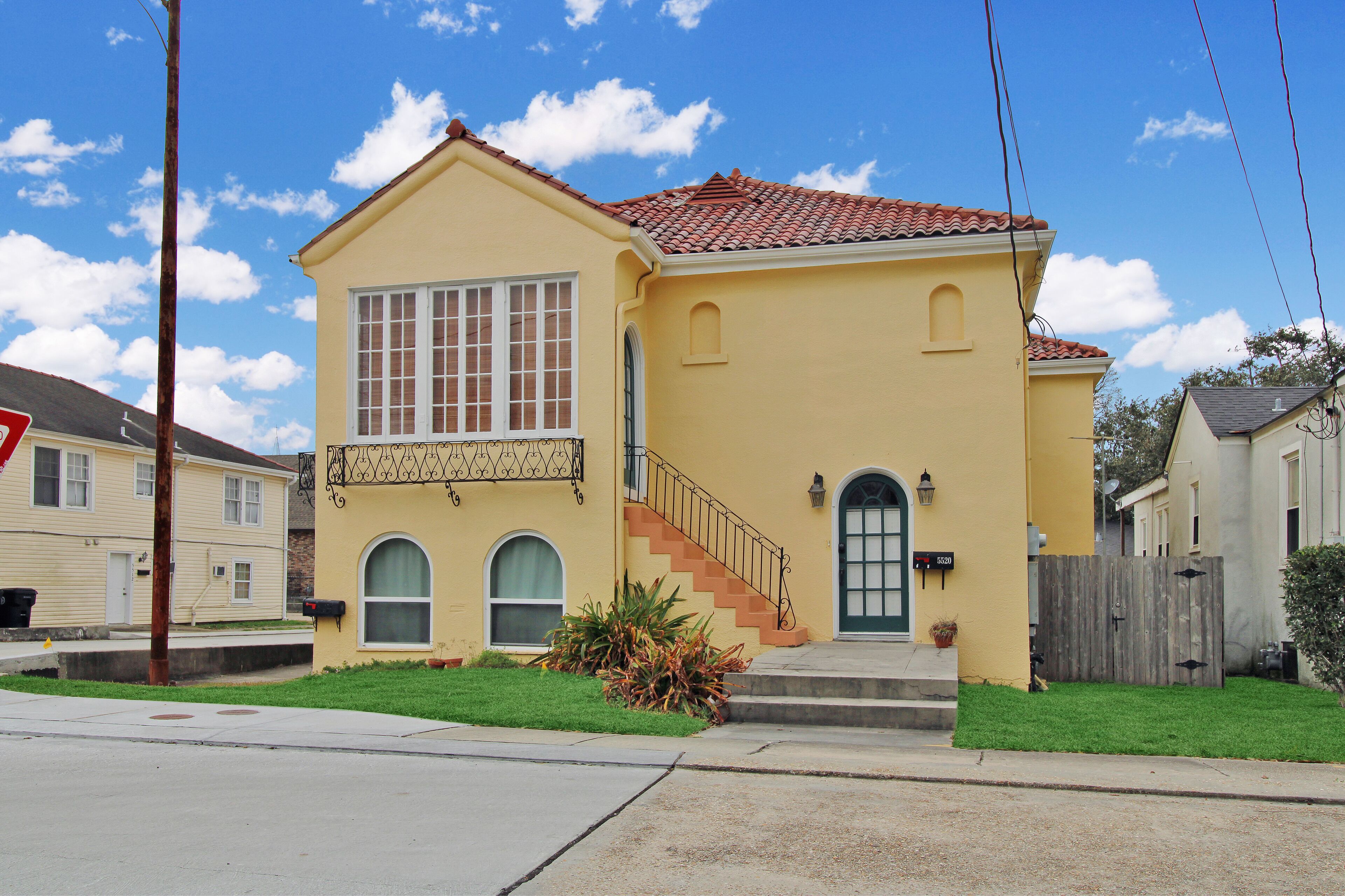 6 beds! 3 BR HOUSE NEAR CITY PARK AND STREETCAR