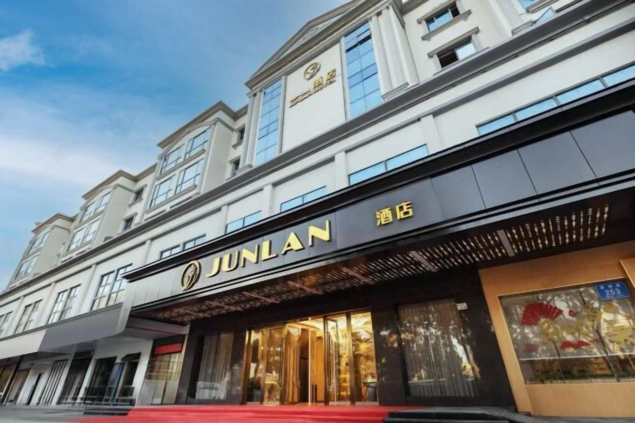 المنشأة من الخارج