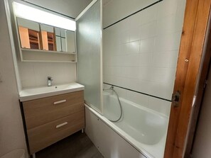 Bathtub