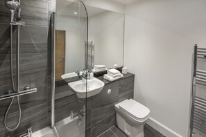 Apartment, 1 Queen Bed | Bathroom | Combined shower/bathtub, deep-soaking bathtub, free toiletries - 13 Loch View Stunning Loch Views (Aberfeldy)