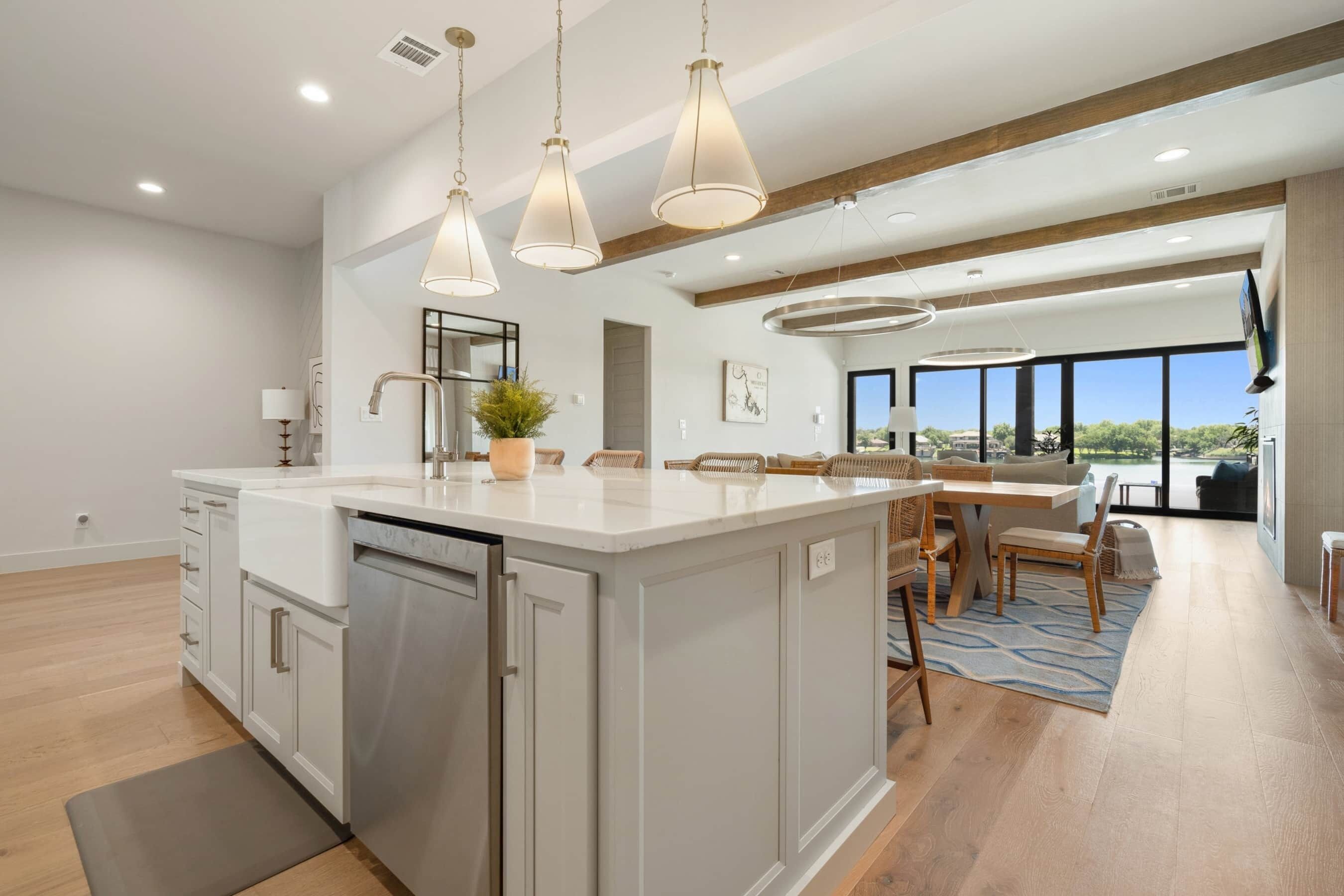 Waterhouse at Lake LBJ Residence II, 6 King Bedrooms| Pool, Spa, Boat & PWC Lift, Slide