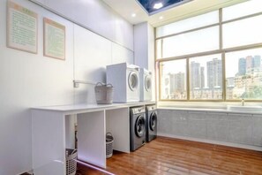 Laundry room - Vienna Hotel (Nanning People's Park Minzhu Rd) (Nanning)