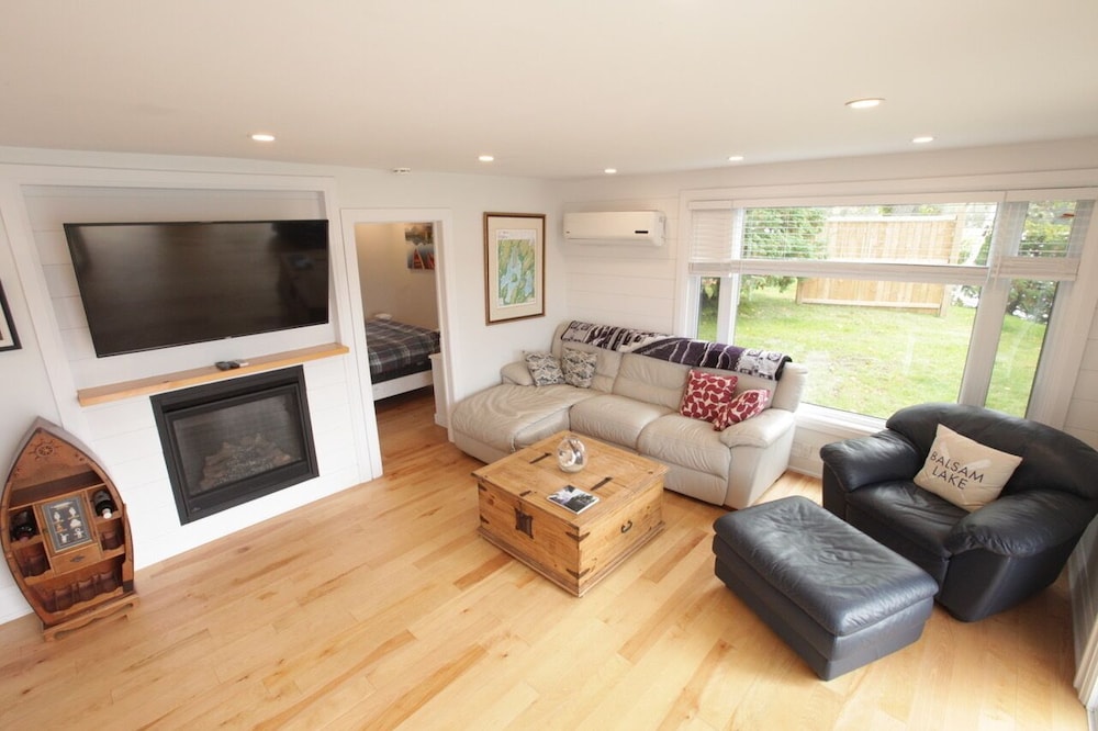 Driftwood Point Waterfront Cottage