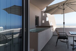 Deluxe Suite with Outdoor Hot Tub and Sunset View | 1 bedroom, minibar, in-room safe, individually decorated
