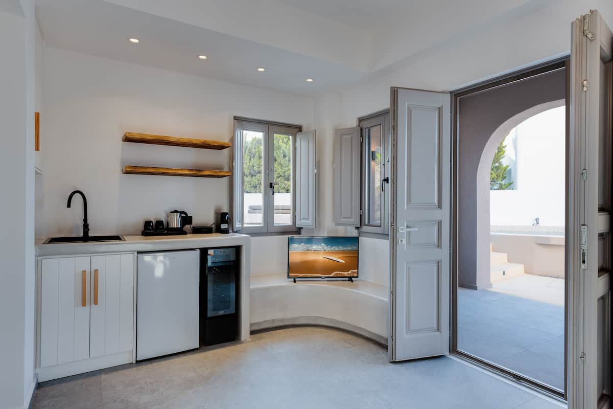 elite suite, pool view | 1 bedroom, minibar, in-room safe, individually decorated