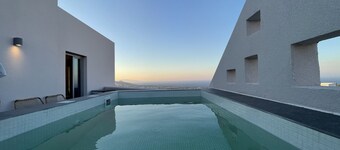 Elements Cozy Suites