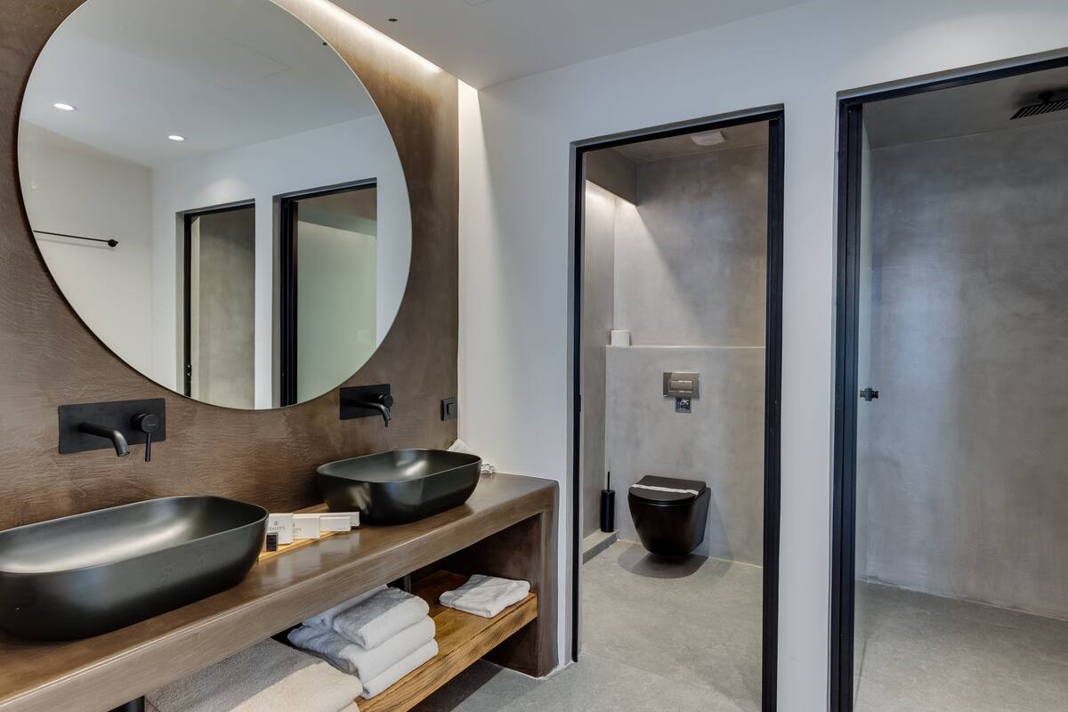 elite suite, pool view | bathroom | shower, rainfall showerhead, free toiletries, hair dryer