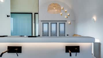 Deluxe Suite with Outdoor Hot Tub & Sea view | Bathroom sink