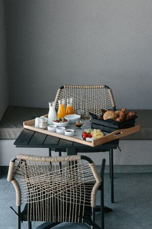 Daily continental breakfast for a fee - Elements Cozy Suites (Santorini)