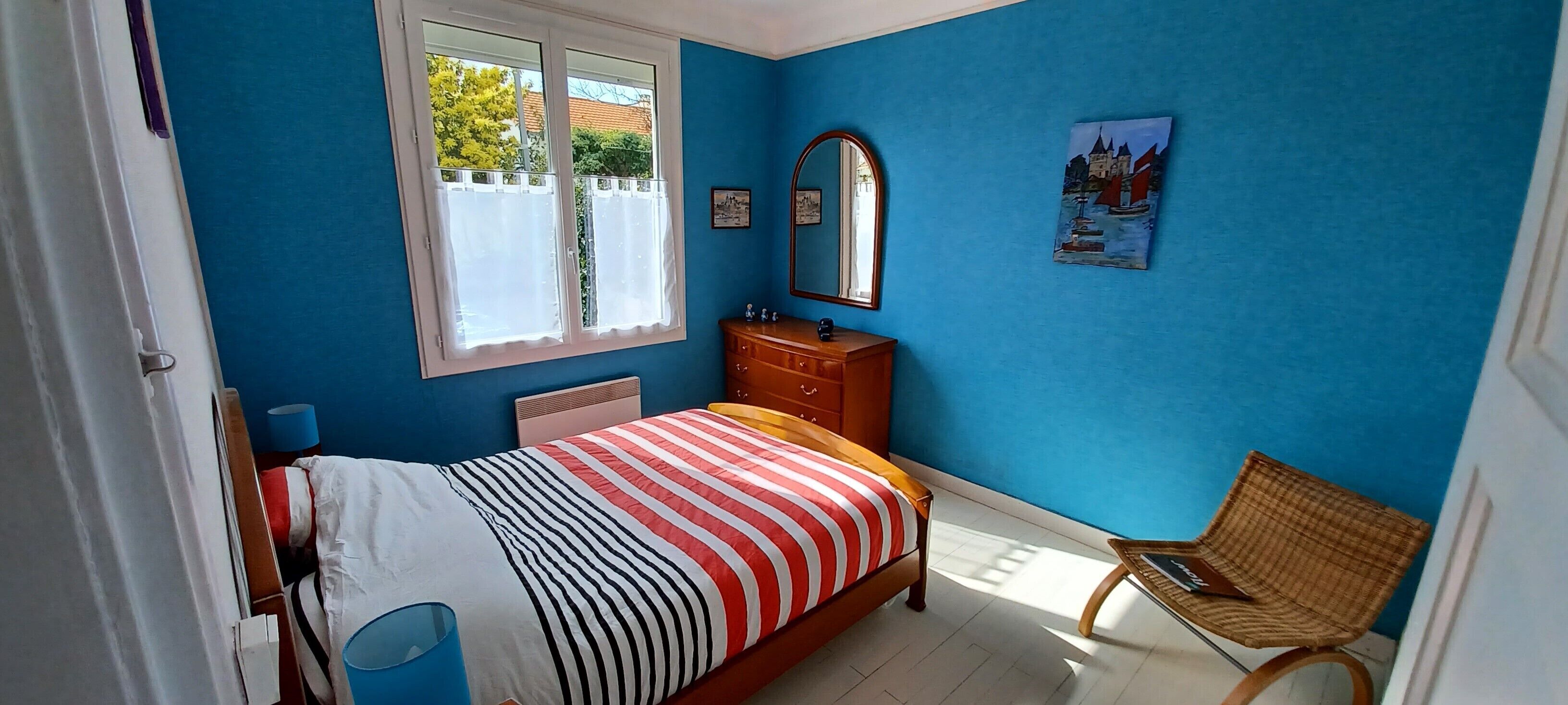 80m2 house 5 mins walk from the beach, the port, the shops, the thalasso. 