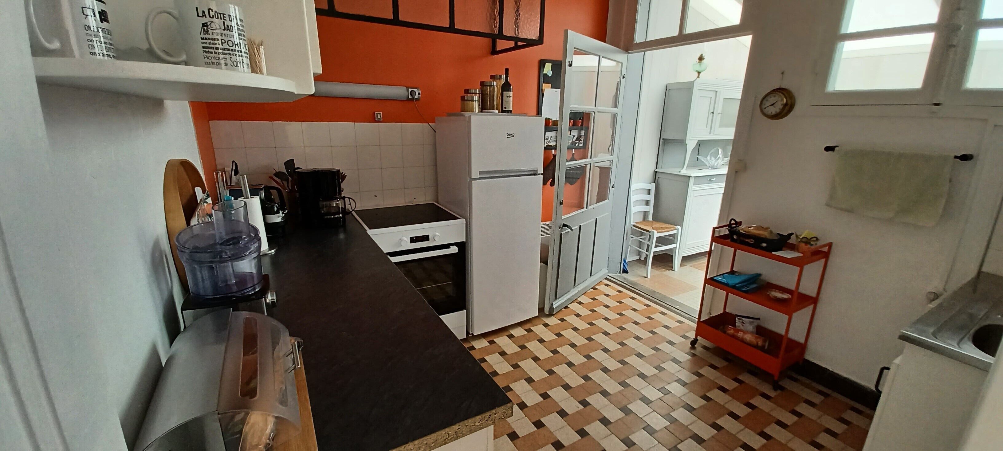 80m2 house 5 mins walk from the beach, the port, the shops, the thalasso. 