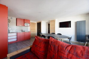 Living area - 100m from ski slopes, 2nd floor, view mountain, tv, ski locker, 72m², Montchavin La Plagne (Bellentre)
