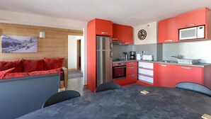 Unclassified image, 5 of 13, button - 100m from ski slopes, 3rd floor, balcony, tv, ski locker, 73m², Montchavin La Plagne (Bellentre)