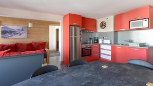 Interior - 100m from ski slopes, 3rd floor, balcony, tv, ski locker, 72m², Montchavin La Plagne (Bellentre)