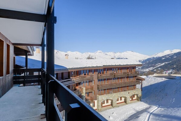 Property grounds - 100m from ski slopes, 4th floor, balcony, tv, ski locker, 42m², Montchavin La Plagne (Bellentre)