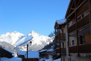 Exterior - 200m from resort center, 1st floor, view mountain, balcony, parking, tv, ski locker, 49m², Valfréjus (Valfréjus)