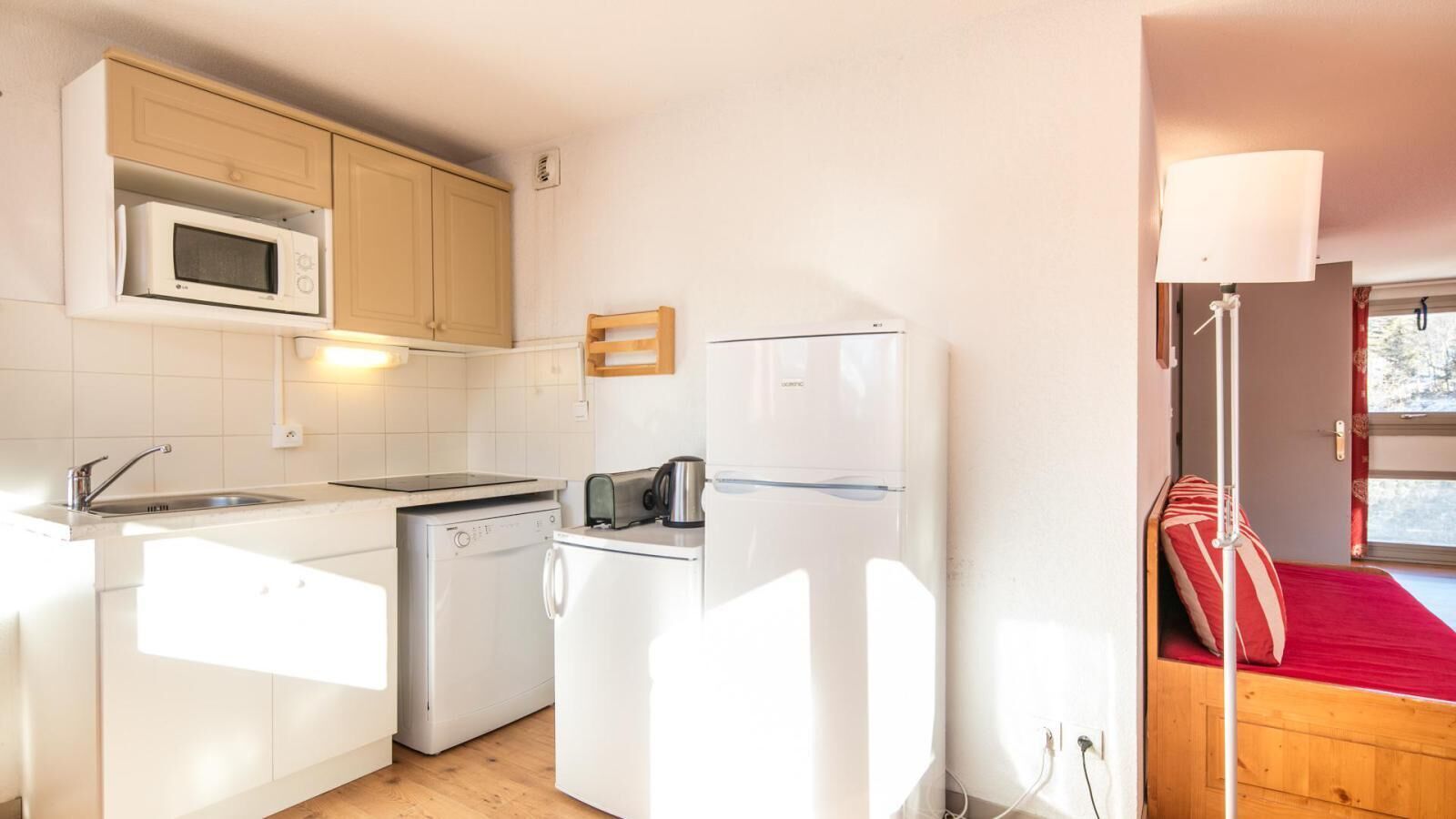 Remise en forme, piscine, sauna, hammam, balcon, parking, télévision, casier à ski, 85-90m²