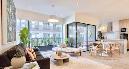 ✶ Maras Residence ✶ LUXURY Rooftop Pool & Grill