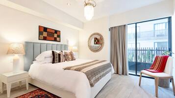 3 bedrooms, iron/ironing board, internet, bed sheets