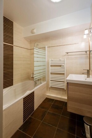 Bathtub