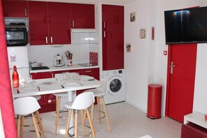 KĂŒhlschrank, Mikrowelle, Ofen, GeschirrspĂŒler