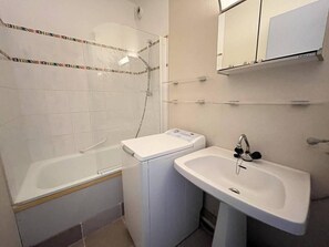 Bathtub