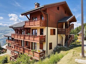 Exterior - 350m from resort center, Ground floor, balcony, tv, ski locker, 42m², Peisey-Vallandry (Landry)