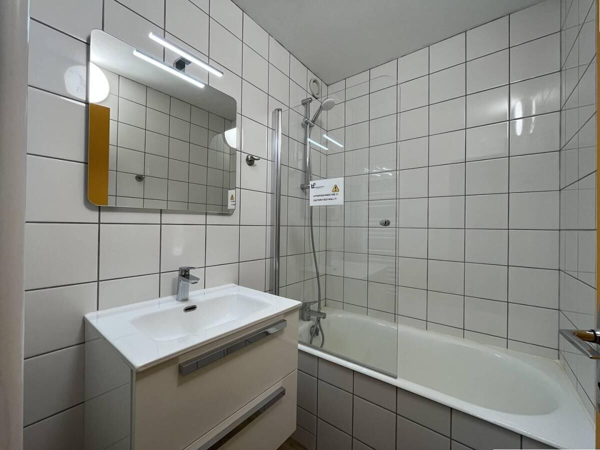 Bathtub, hair dryer