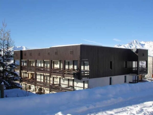 Exterior - 30m from ski slopes, 1st floor, balcony, tv, ski locker, 40m², Peisey-Vallandry (Peisey-Nancroix)