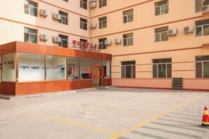 Free self parking - Binyue Hotel (East Building) (Hohhot)