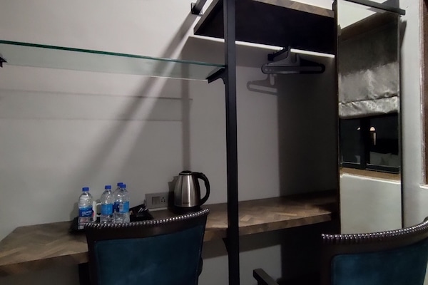 Habitación doble superior | Mobiliario individual, wifi gratis, ropa de cama