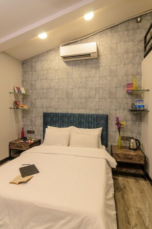 Individually furnished, free WiFi, bed sheets