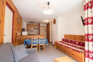 Living area - 100m from resort center, 1st floor, balcony, tv, ski locker, 41m², Val Cenis (Lanslebourg-Mont-Cenis)