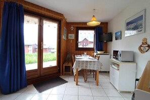 Interior - 100m from ski slopes, floor -1, terrace, tv, ski locker, 25m², Val Cenis (Lanslevillard)