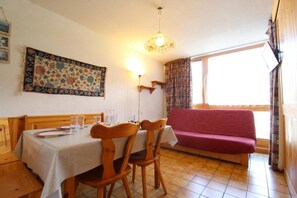 Dining - 10m from ski slopes, balcony, tv, ski locker, 25m², Val Cenis (Lanslevillard)