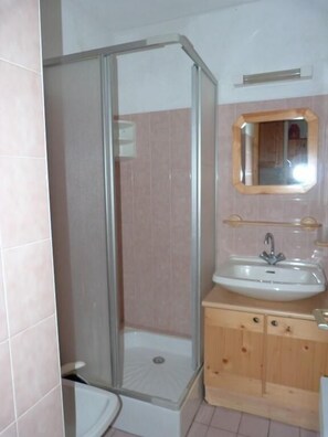 Shower - 10m from ski slopes, balcony, tv, ski locker, 25m², Val Cenis (Lanslevillard)