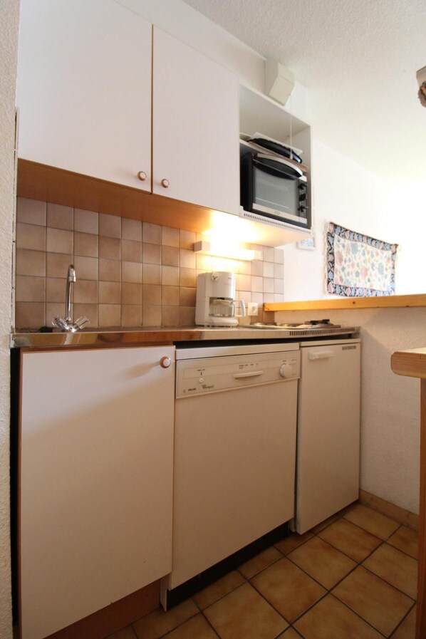 Fridge, oven, dishwasher