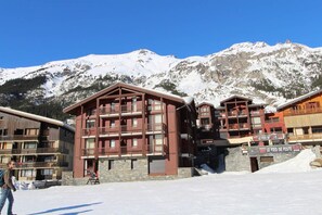 Exterior - 10m from ski slopes, balcony, tv, ski locker, 25m², Val Cenis (Lanslevillard)